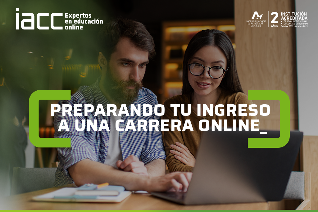 Hombre y mujer estudiando desde un laptop