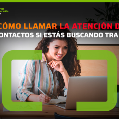 mujer buscando trabajo desde su computador