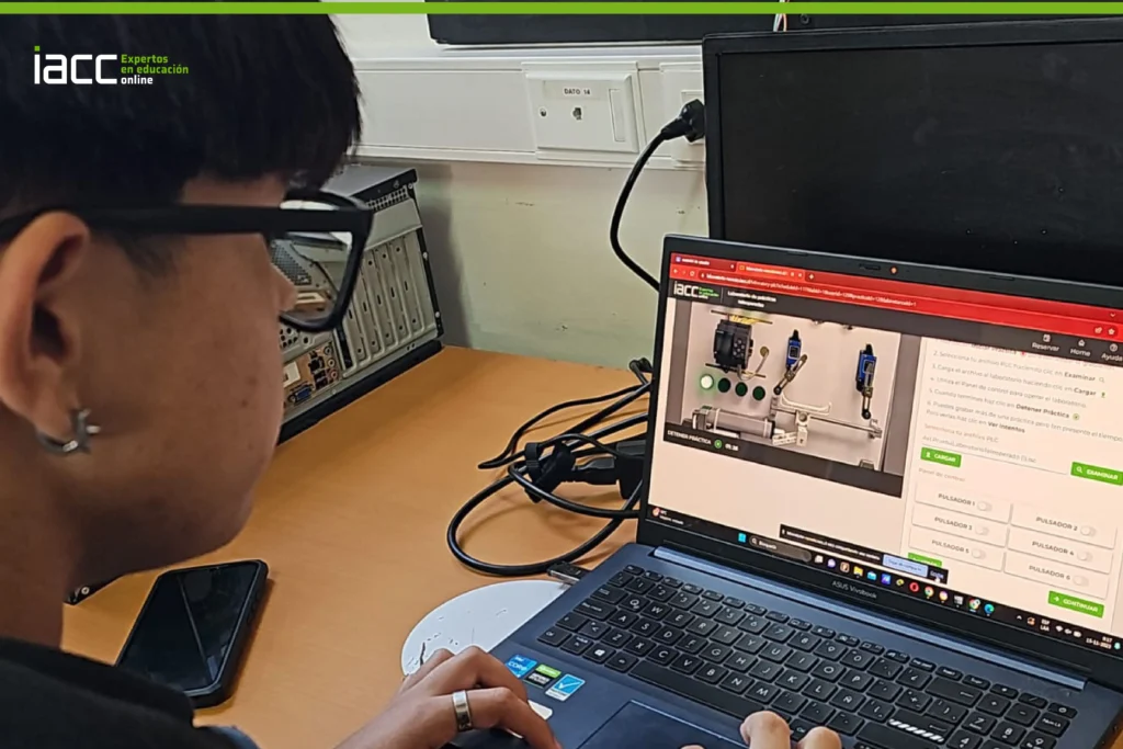 Escuela de Tecnologías Aplicadas y Vinculación con el Medio en IACC al servicio de la innovación y el desarrollo tecnológico