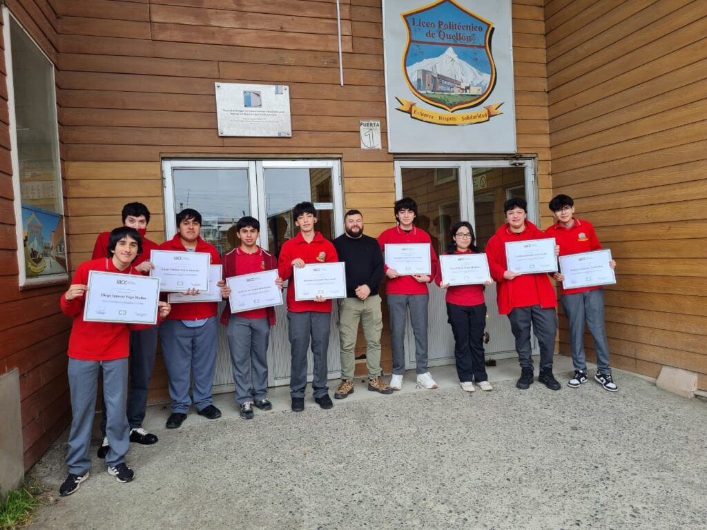 Educación técnica sin fronteras: Quellón refuerza su logística con mentorías virtuales