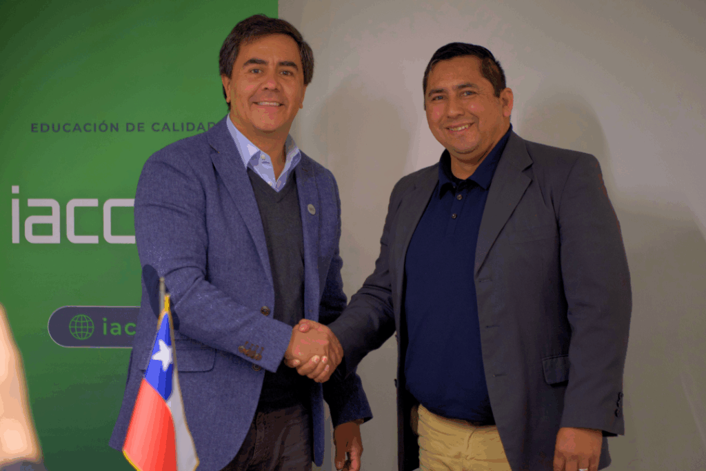 Álvaro Fuenzalida, rector IACC y Luis Figueroa, presidente FEDACHI